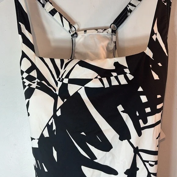 L.L.Bean black & white tropical one piece swimsuit UV blocking  size 10 NWT - Picture 9 of 10